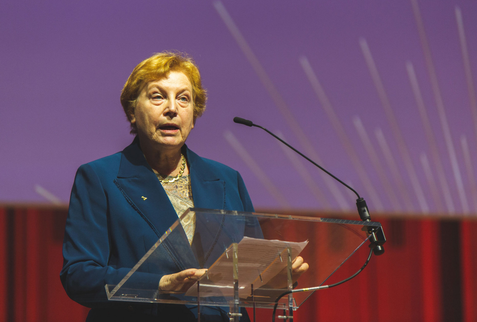 Elisabeth Monard tijdens toespraak 250 jaar Acadamie