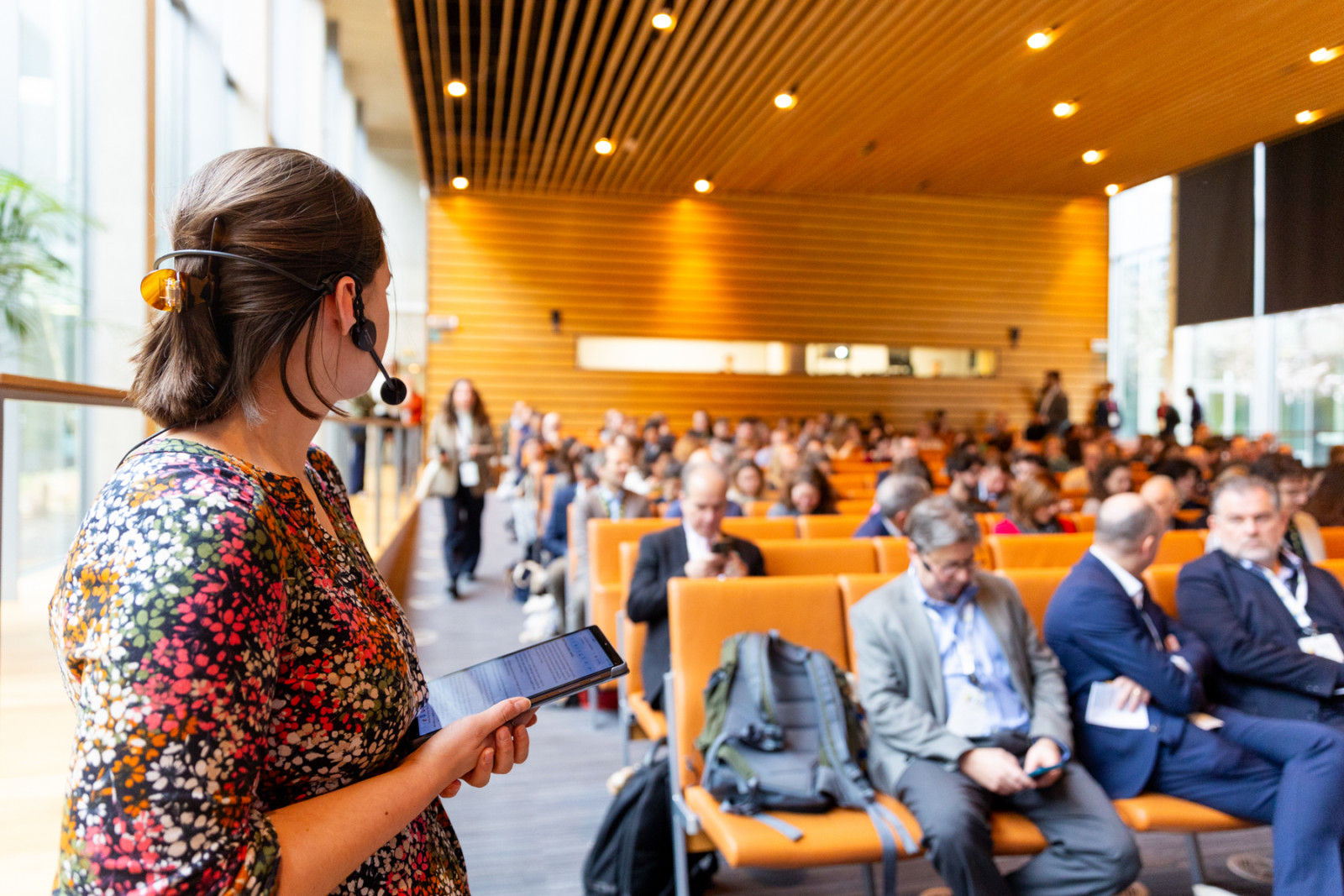 Beeld vanuit het standpunt van de moderator richting de zaal