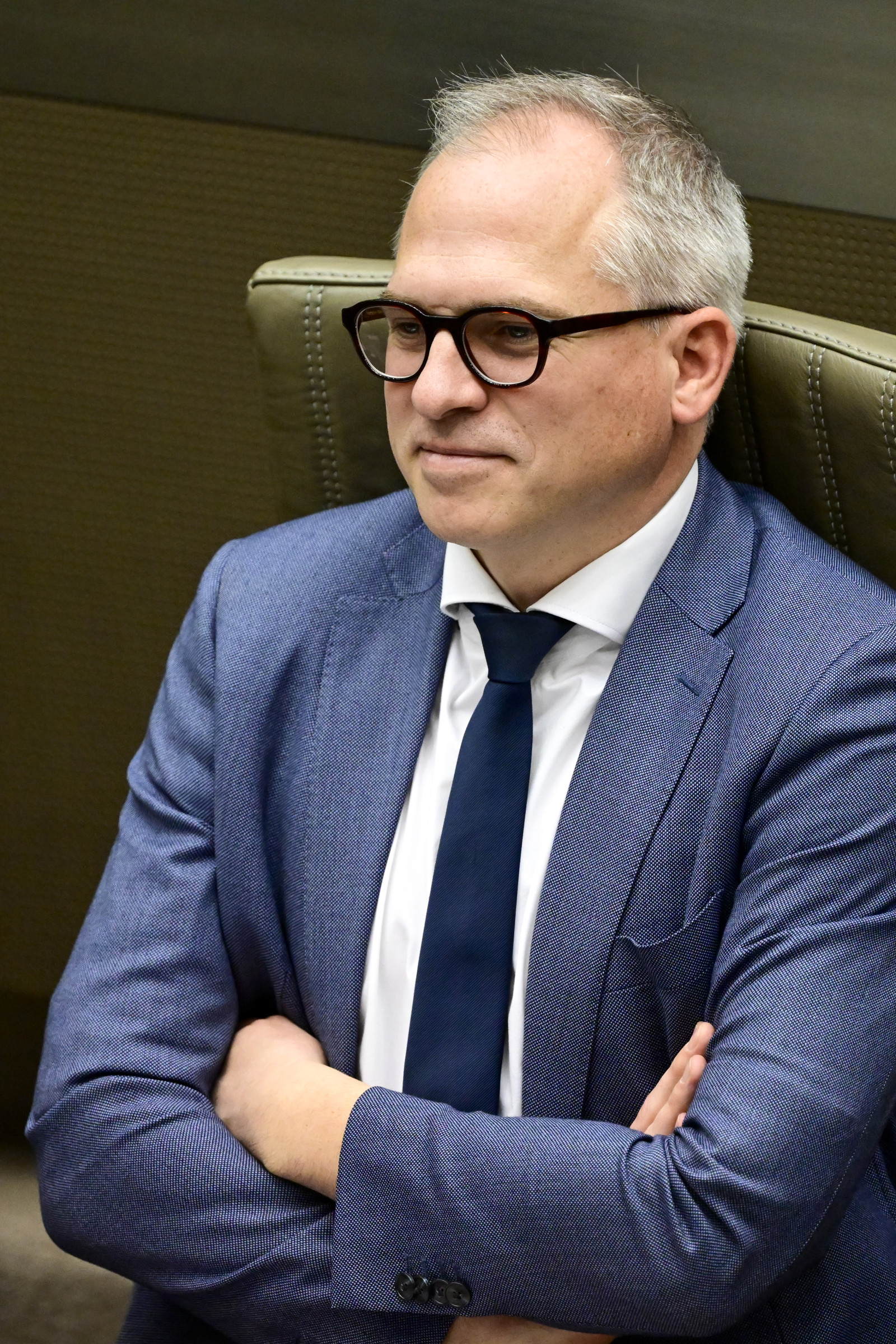 Minister-president Matthias Diependaele, zetelend in Vlaams parlement