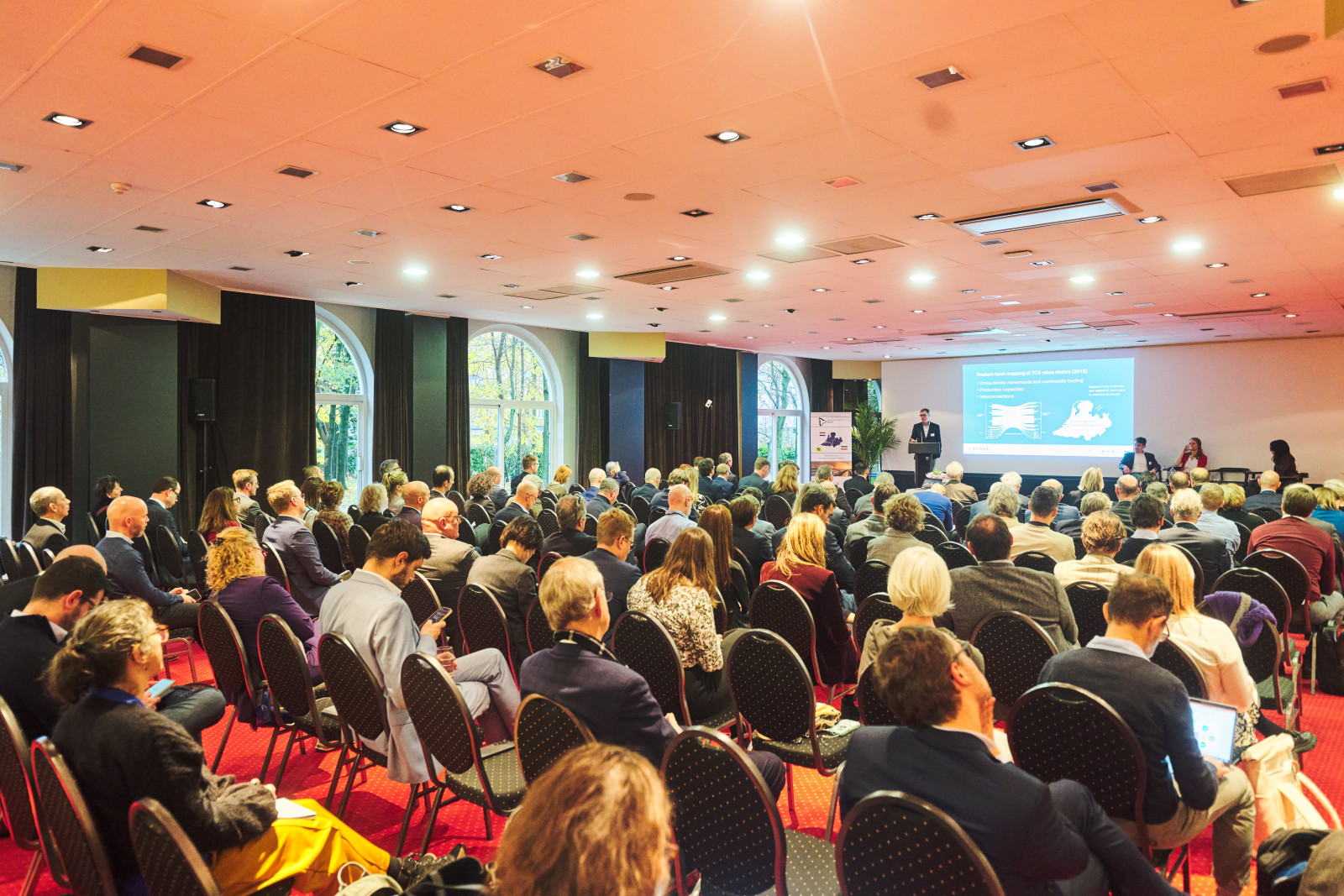 Zicht op de zaal tijdens event van Trilaterale Chemiestrategie