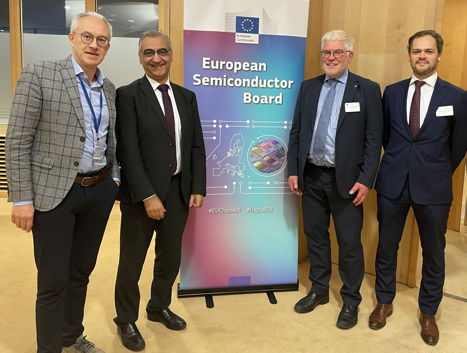 Groepsfoto bij de zesde European Semiconductor Board (ESB)